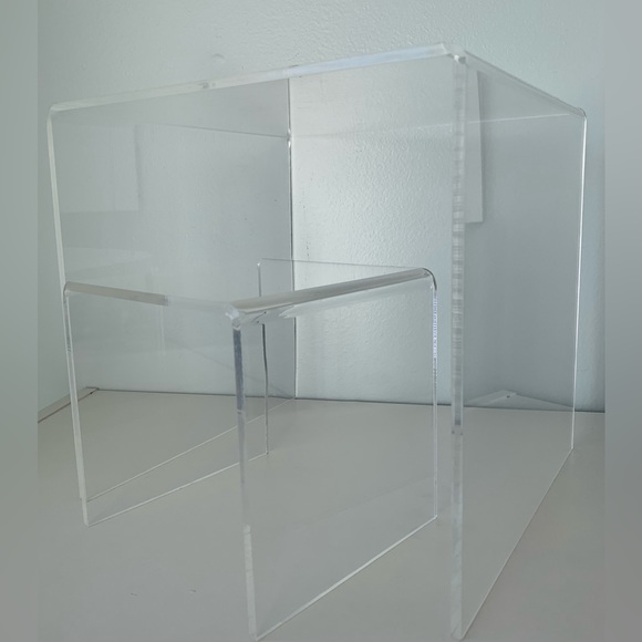 10” SQ Clear Acrylic Display stand - Picture 4 of 9